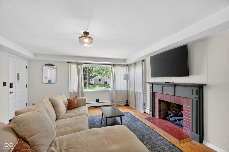 Listing Image 9
