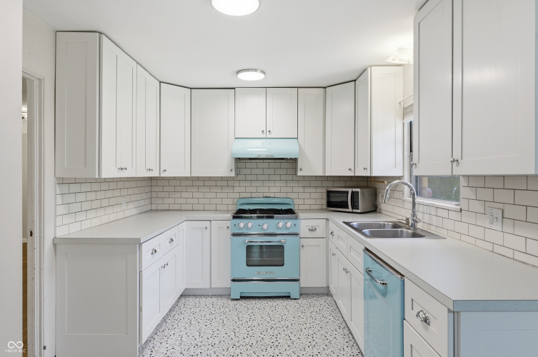 Listing Image 14