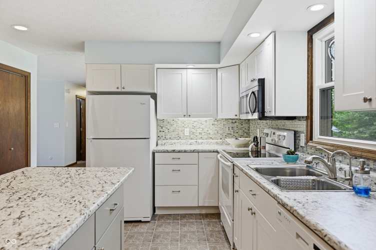 Listing Image 12