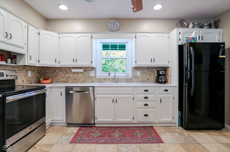 Listing Image 11
