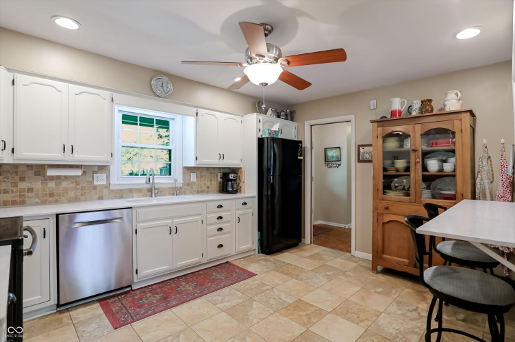 Listing Image 12