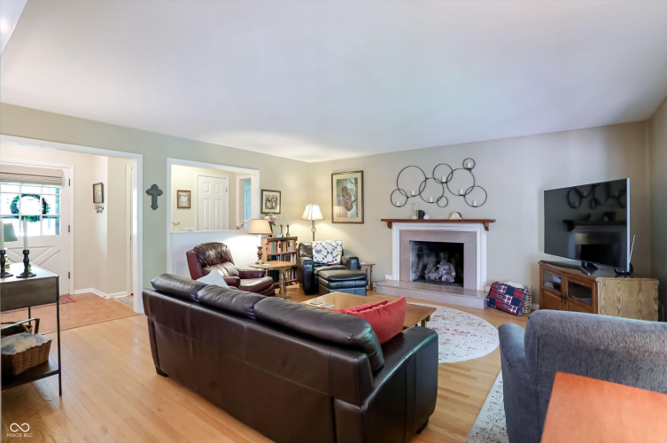 Listing Image 5