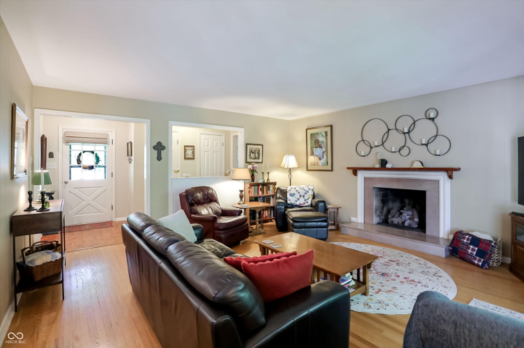 Listing Image 6