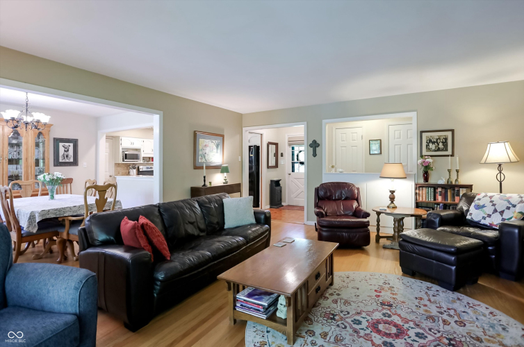 Listing Image 8