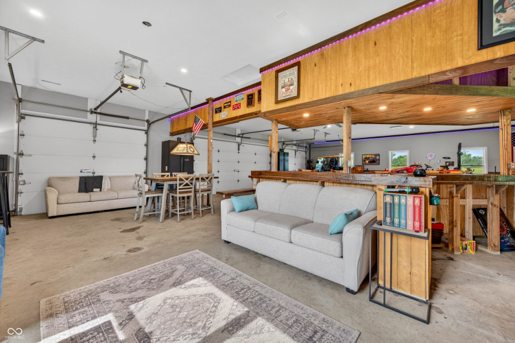 Listing Image 100