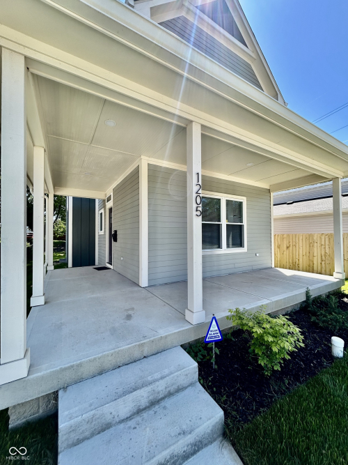 Listing Image 4