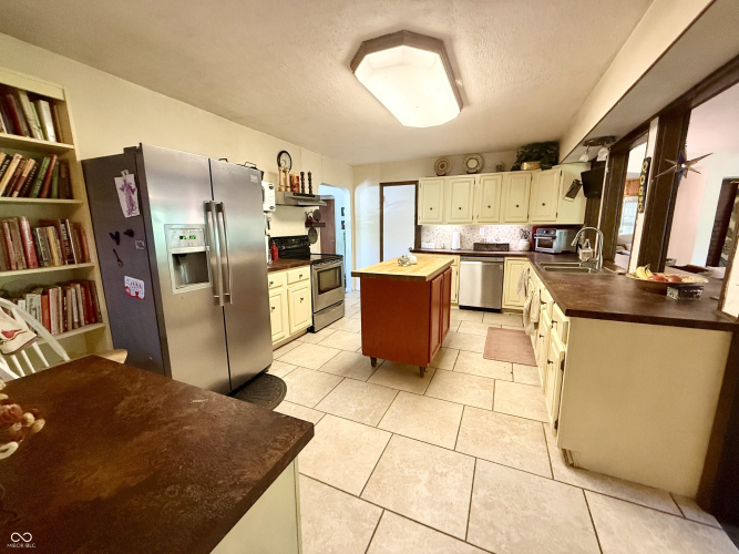 Listing Image 16