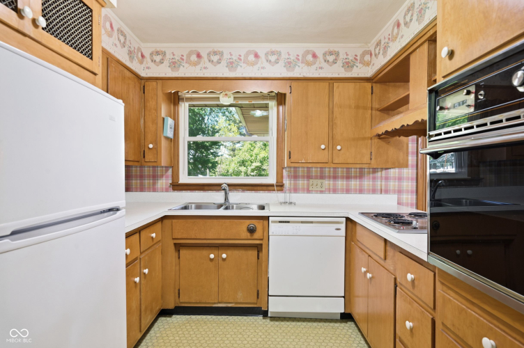 Listing Image 5