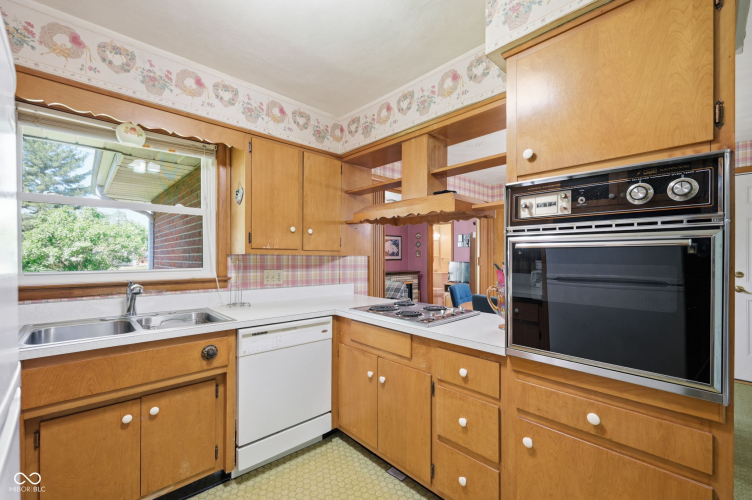 Listing Image 6