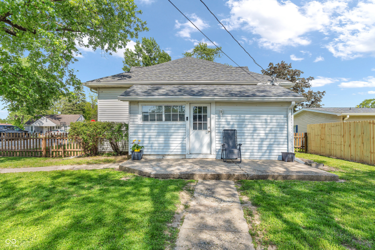 Listing Image 4
