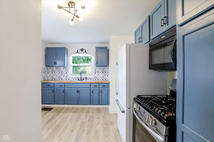 Listing Image 10