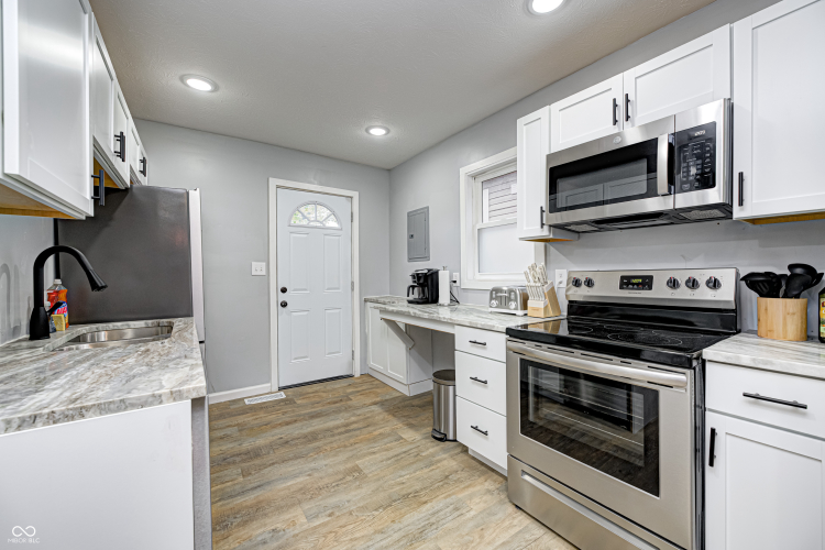Listing Image 9