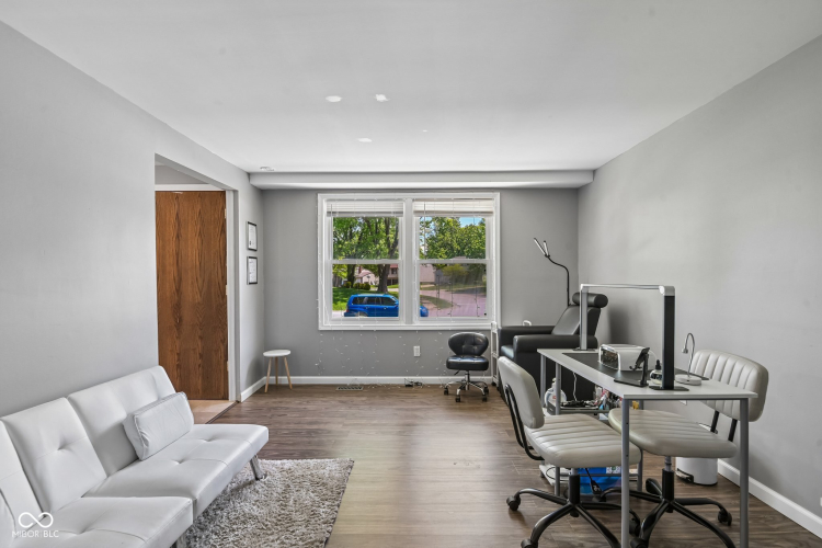 Listing Image 19