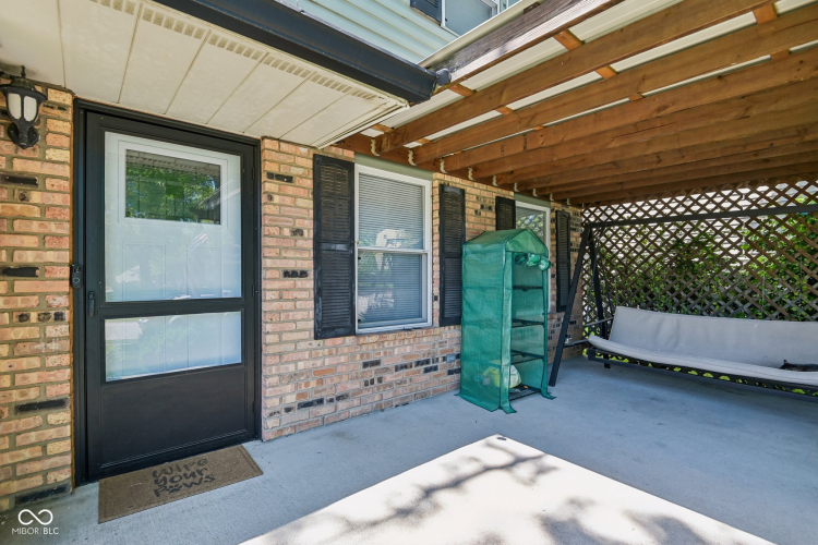 Listing Image 4
