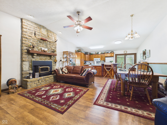 Listing Image 44