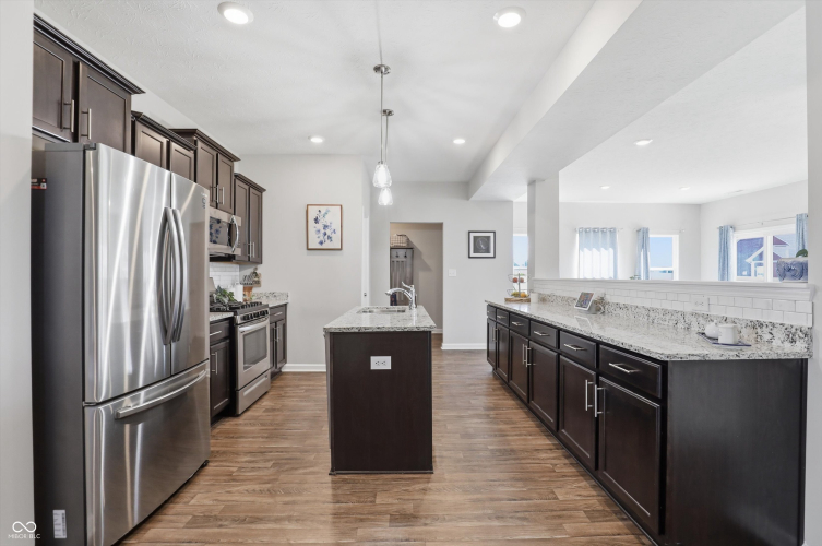 Listing Image 12