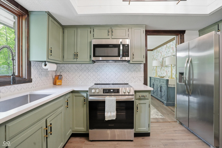 Listing Image 19