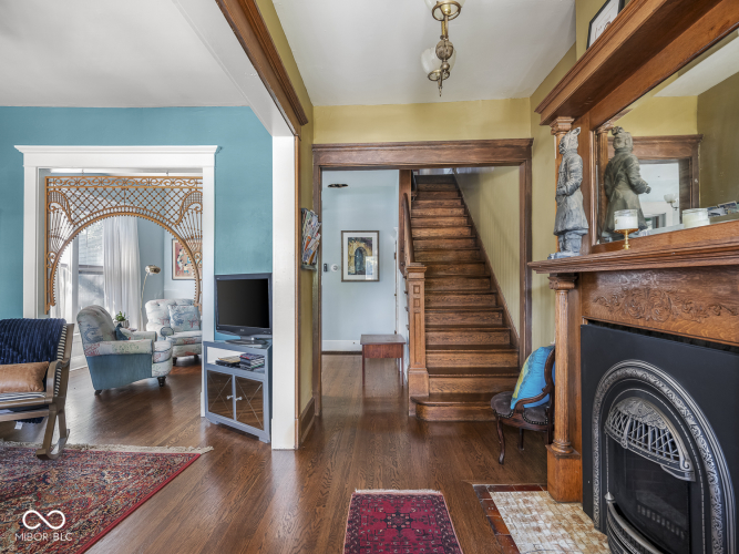 Listing Image 4