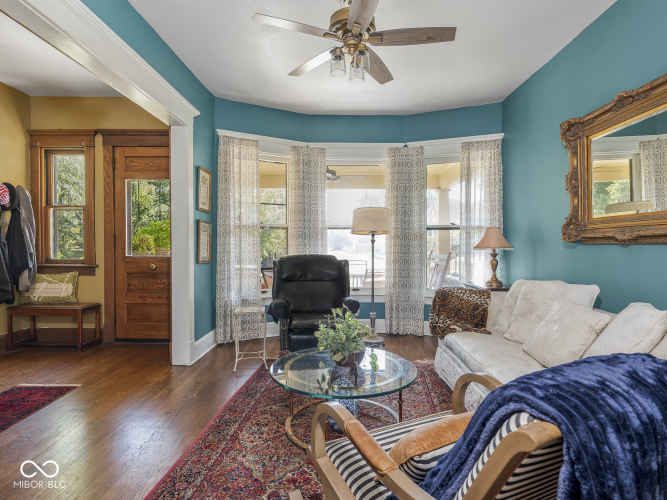 Listing Image 9