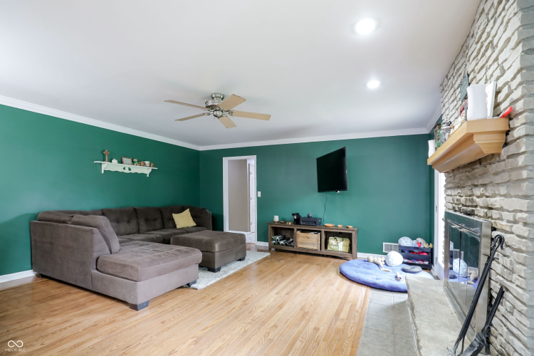 Listing Image 13