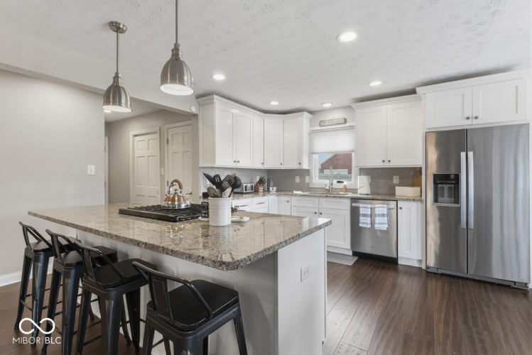 Listing Image 15