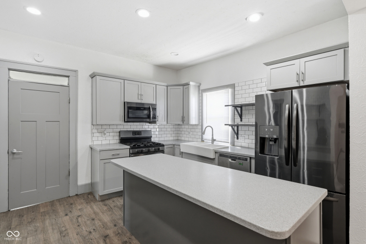 Listing Image 12