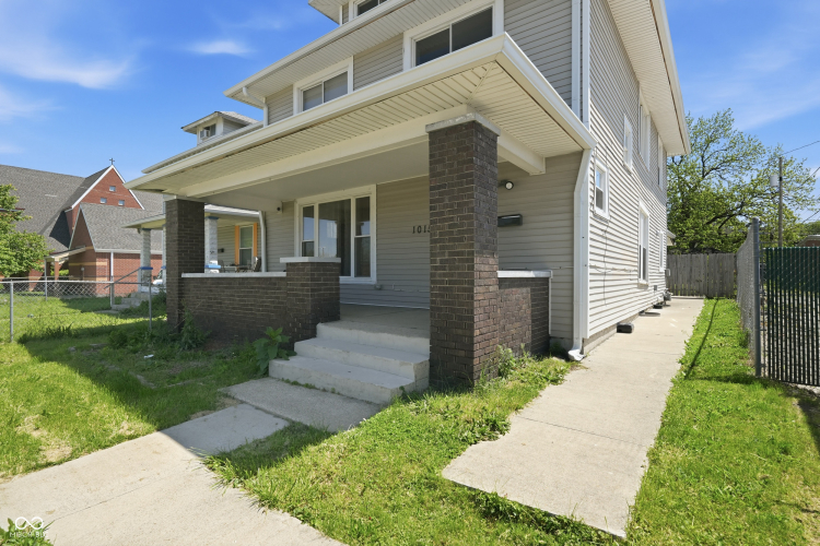 Listing Image 4