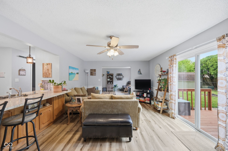 Listing Image 8