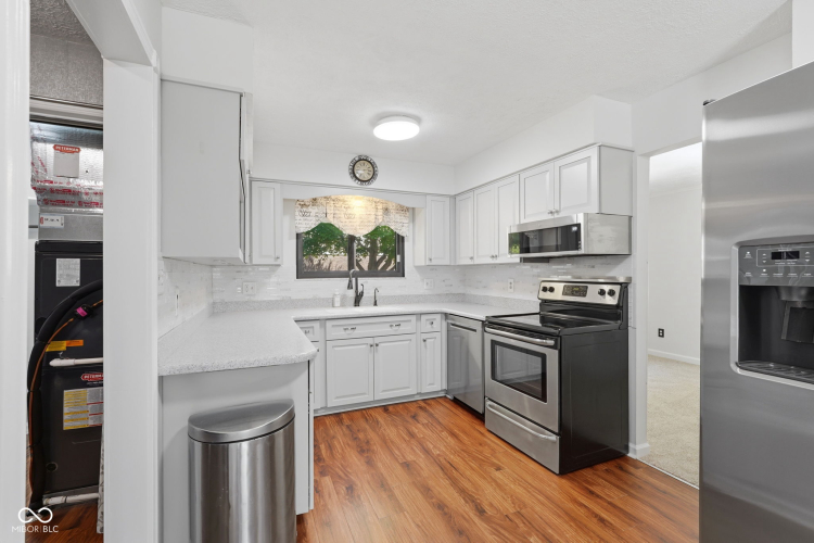 Listing Image 10