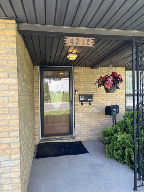Listing Image 4