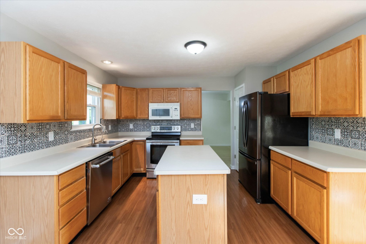 Listing Image 10
