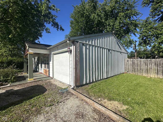 Listing Image 4