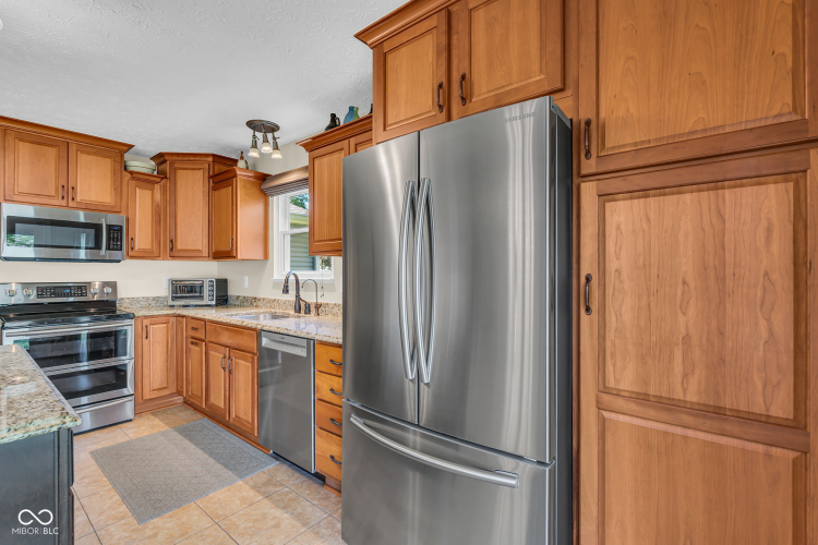Listing Image 11