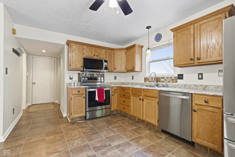 Listing Image 12