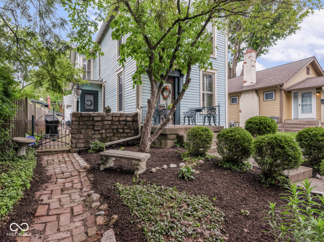 Listing Image 4
