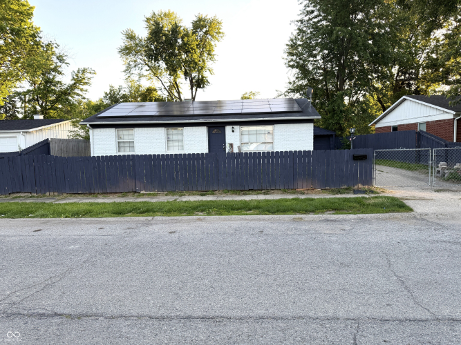 Listing Image 4