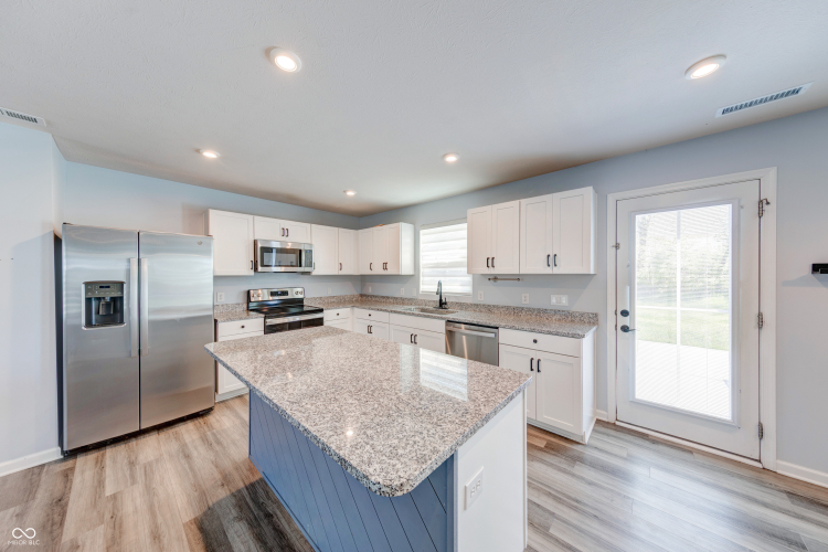 Listing Image 9