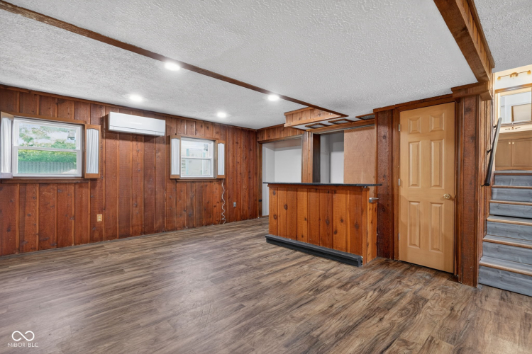 Listing Image 49