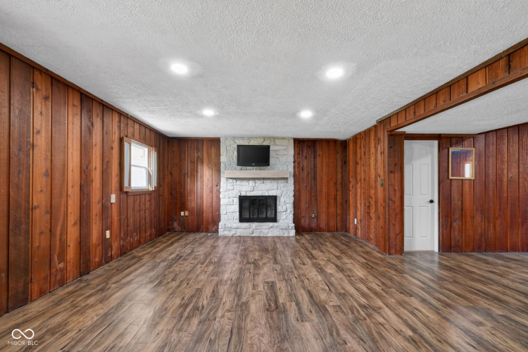 Listing Image 52