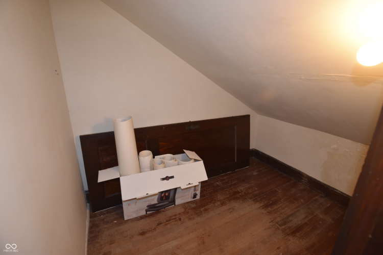 Listing Image 17