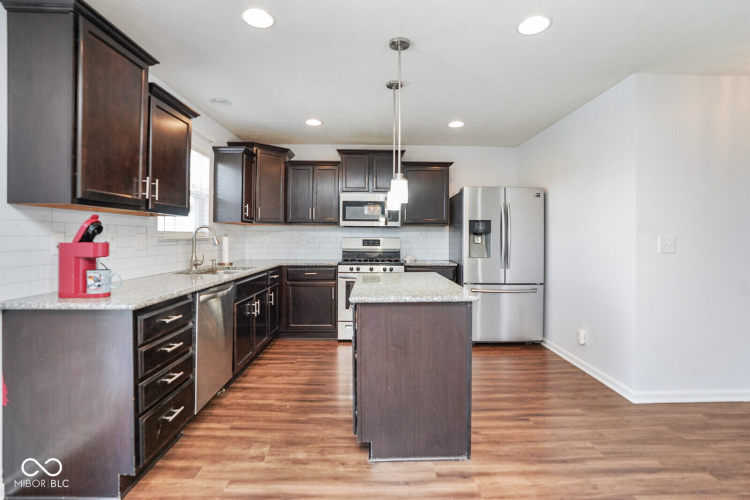 Listing Image 19