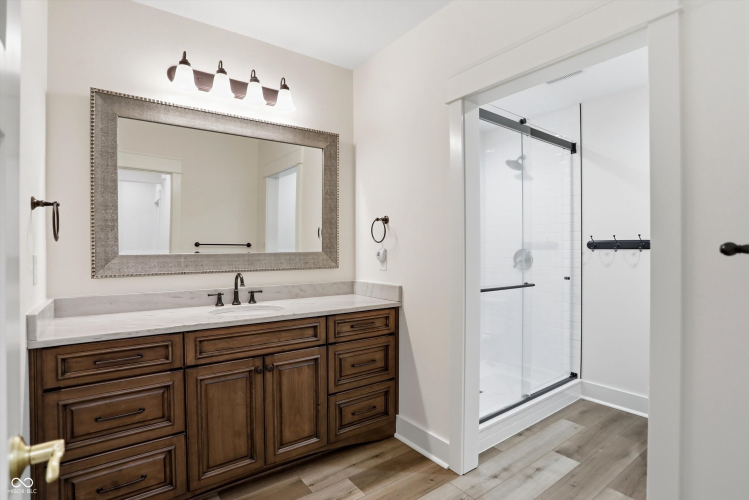 Listing Image 102