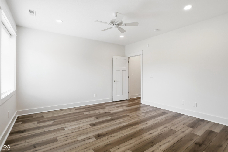 Listing Image 100