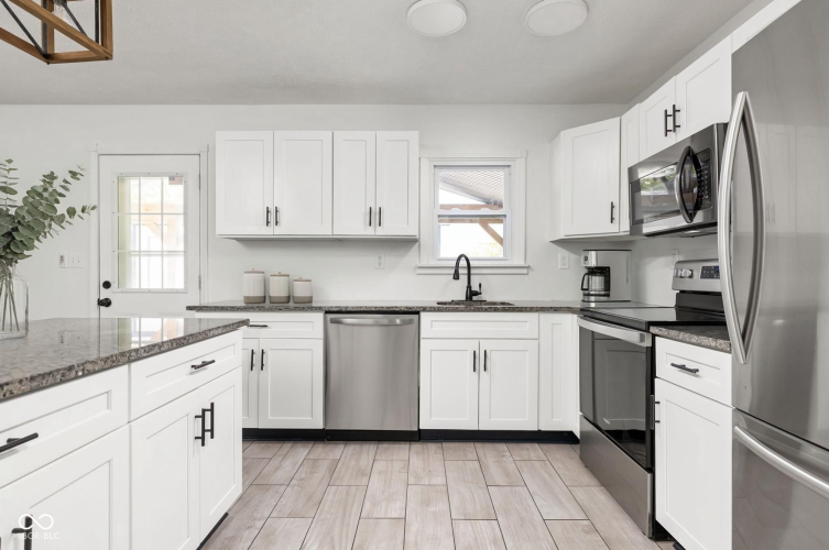 Listing Image 15