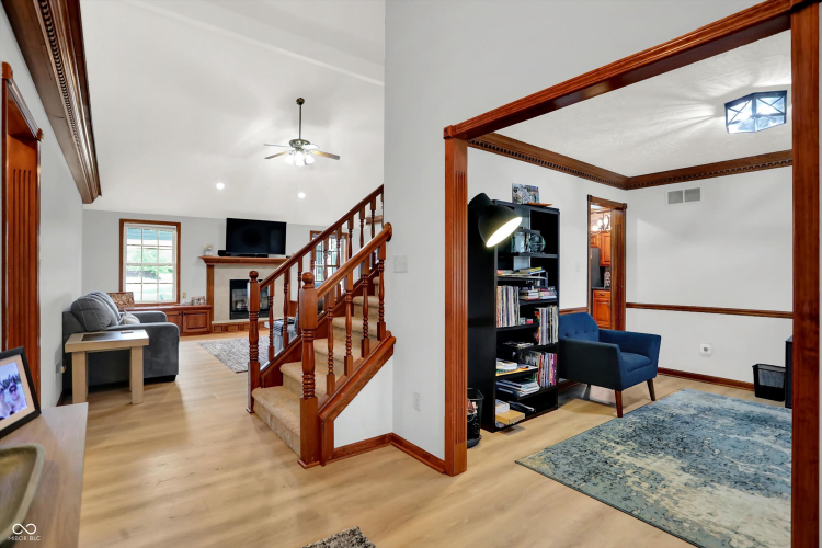 Listing Image 7