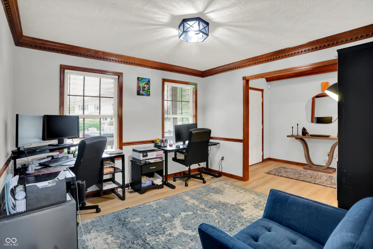 Listing Image 8