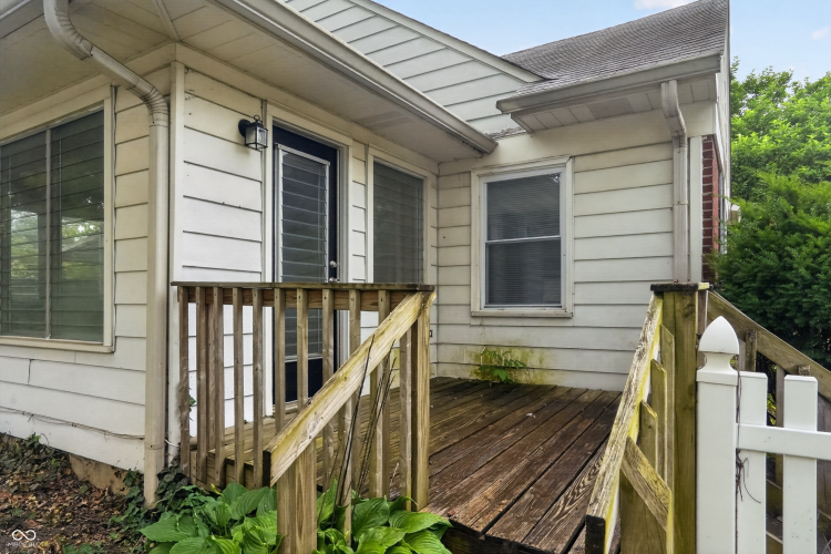 Listing Image 4