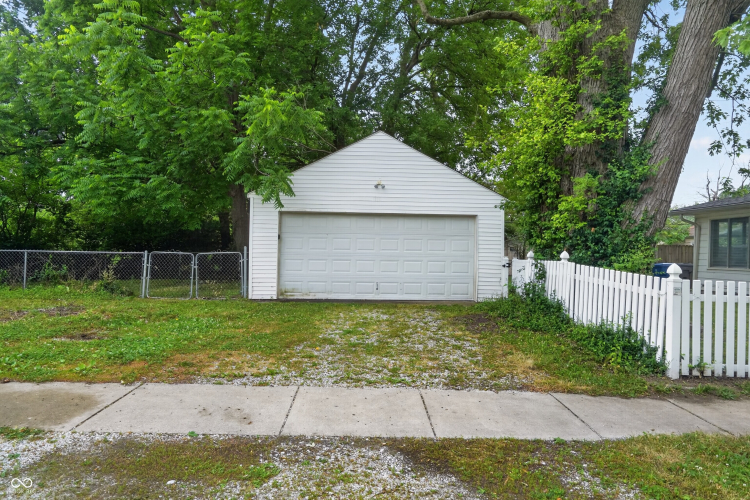 Listing Image 8
