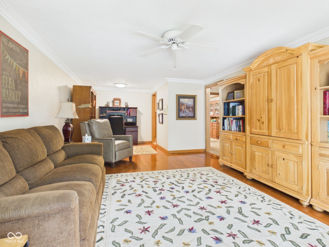 Listing Image 5