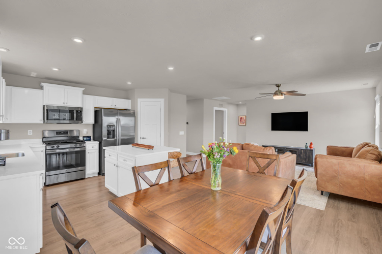Listing Image 19